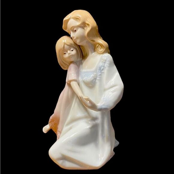 Vintage woman and child Paul Sebastian Figurine - Picture 1 of 10